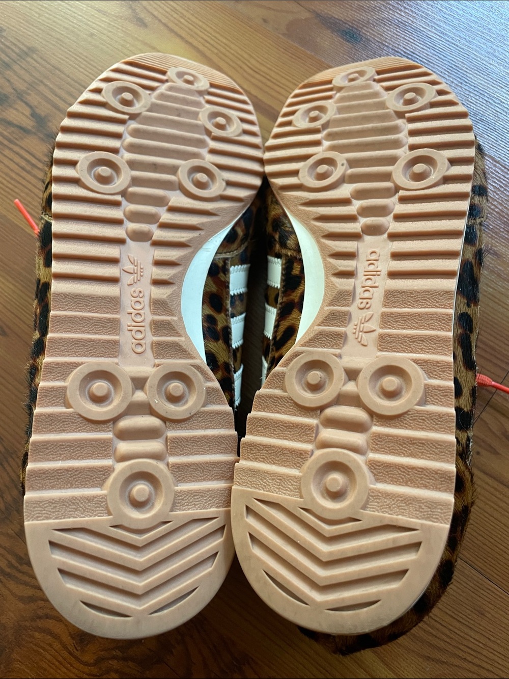 Adidas Originals  Leopard Sneakers with Orange Laces - Picture 5 of 8